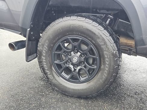 Used 2022 Toyota Tacoma SR w/ SX Package AWD/4WD image 9