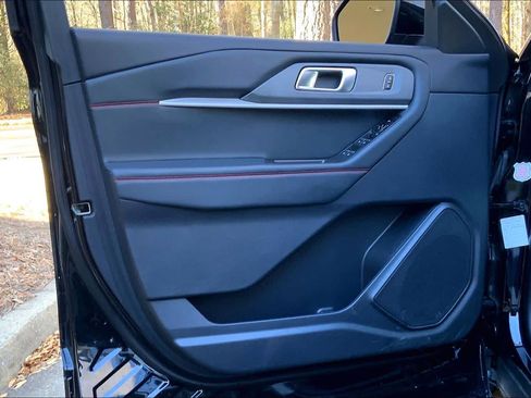 Used 2025 Ford Explorer ST-Line w/ ST-Line Street Pack image 21