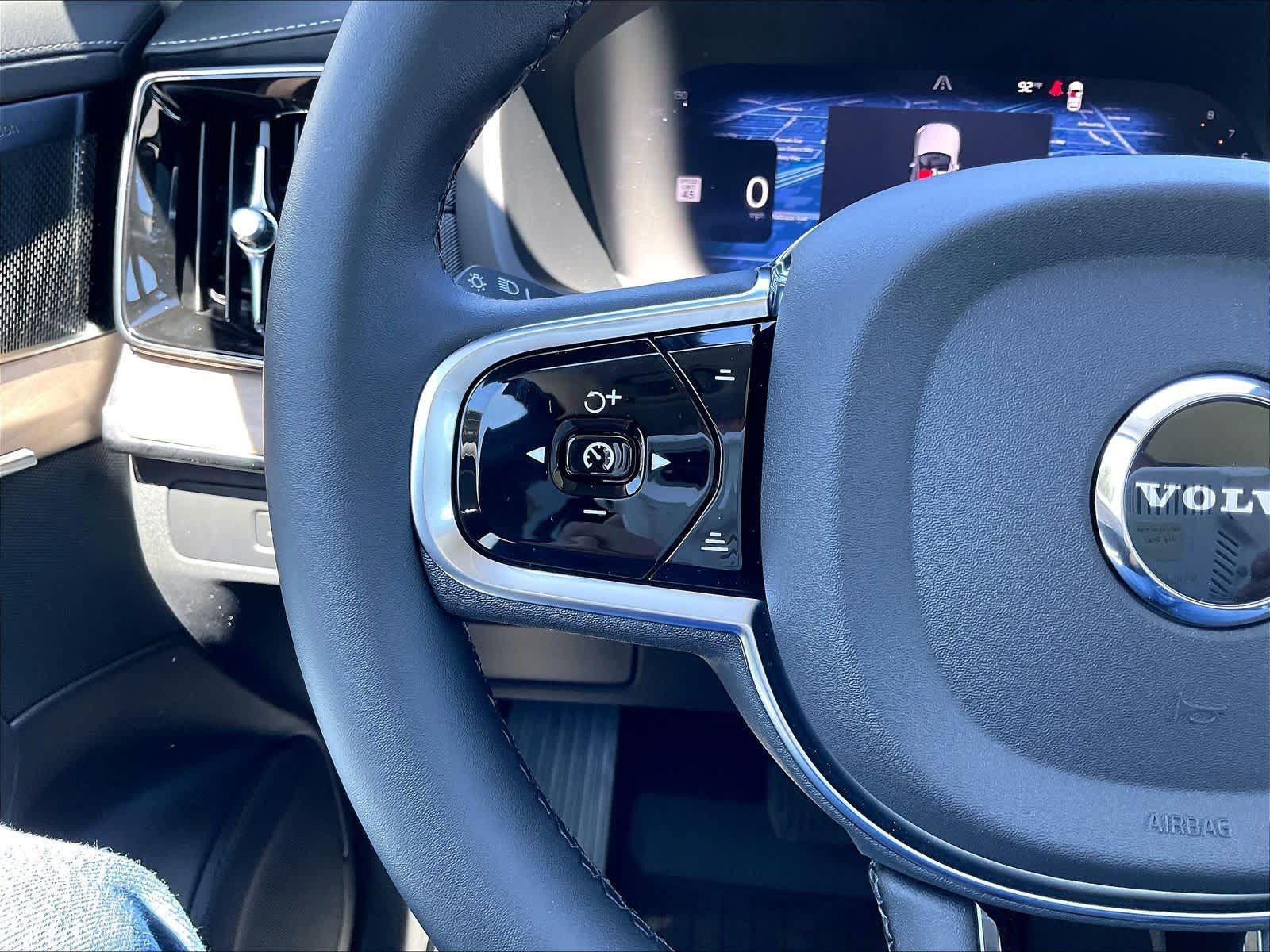 New 2027 Volvo XC90 B6 Plus AWD/4WD image 17