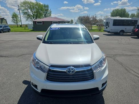 Used 2016 Toyota Highlander Limited w/ Driver Technology Package AWD/4WD image 3