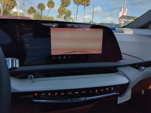 New 2026 Cadillac Optiq Luxury 2 image 25