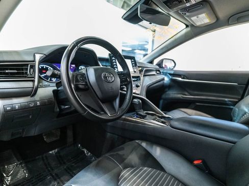 Used 2023 Toyota Camry SE image 4