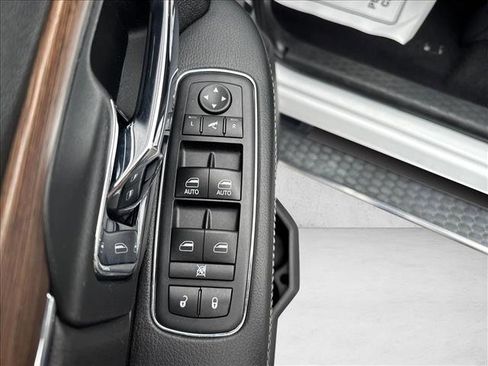 Used 2017 RAM 1500 Laramie w/ Convenience Group image 11