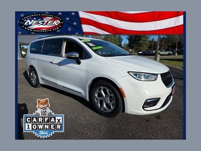 Used 2023 Chrysler Pacifica Limited