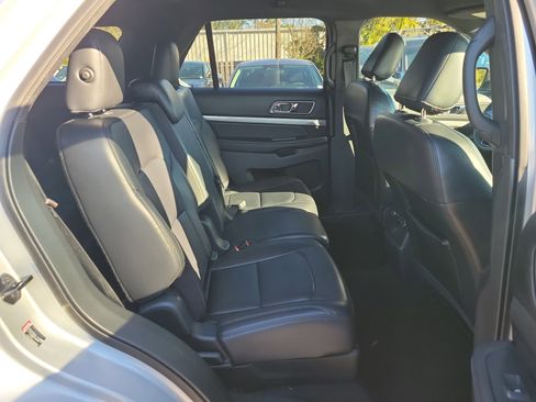 Used 2019 Ford Explorer XLT w/ Equipment Group 202A image 12