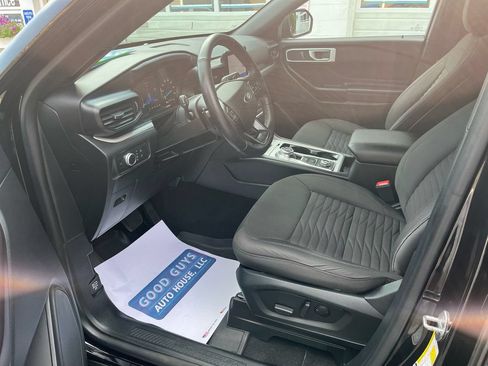 Used 2020 Ford Explorer XLT w/ Comfort Package AWD/4WD image 7