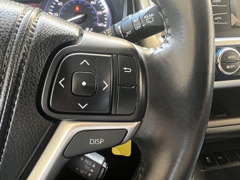 Used 2014 Toyota Highlander Plus FWD image 19