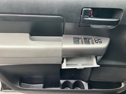 Used 2013 Toyota Tundra 4x4 CrewMax w/ Tow Pkg image 20