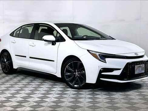 Used 2025 Toyota Corolla SE FWD image 12