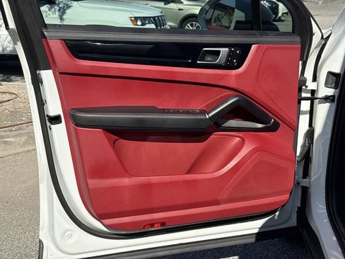 Used 2023 Porsche Cayenne image 22