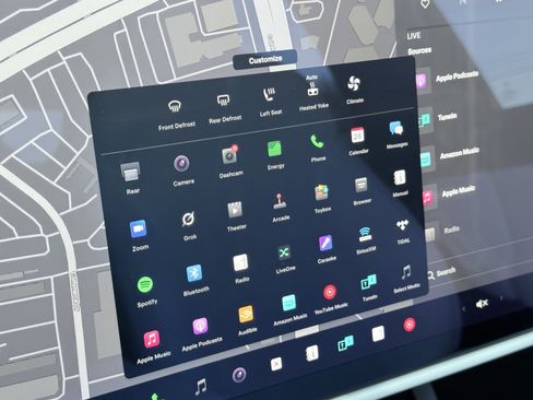 Used 2022 Tesla Model X image 68