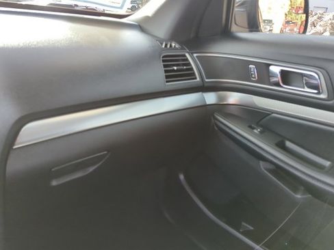 Used 2018 Ford Explorer XLT w/ Equipment Group 202A image 8