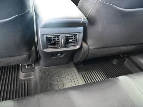 Used 2023 Toyota Venza LE AWD/4WD image 27