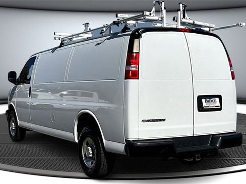 Used 2022 Chevrolet Express 3500 Extended w/ Driver Convenience Package image 4