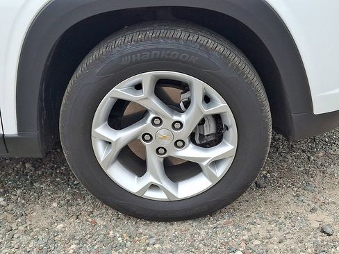Used 2024 Chevrolet Trax LS w/ LS Convenience Package FWD image 33