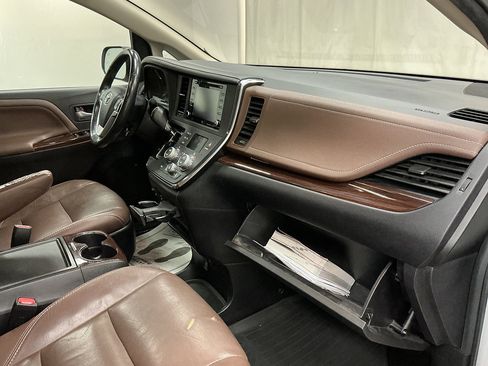 Used 2018 Toyota Sienna Limited Premium w/ Protection Package FWD image 40
