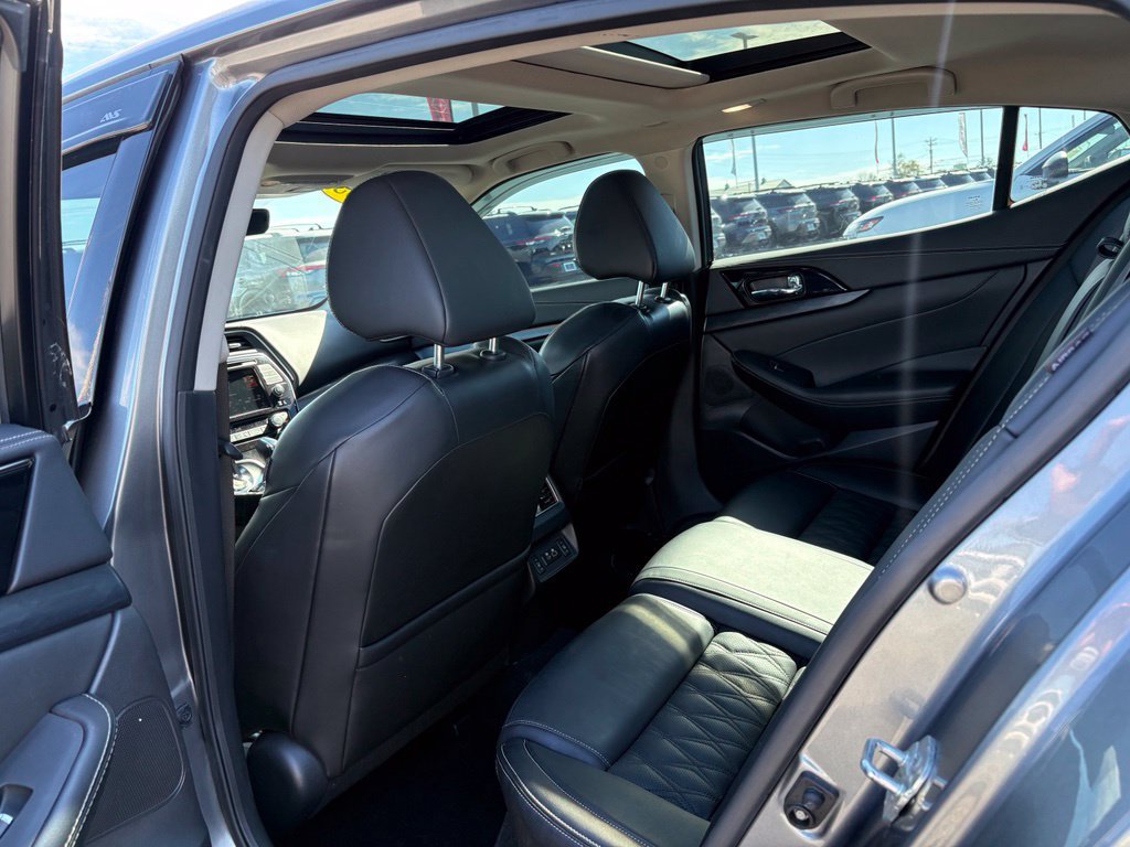 Used 2023 Nissan Maxima Platinum w/ Sport Mat Group FWD image 23