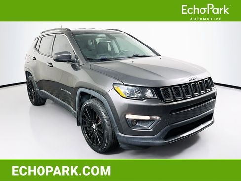Used 2018 Jeep Compass Latitude image 1