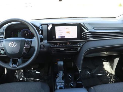 Used 2025 Toyota Camry LE image 15