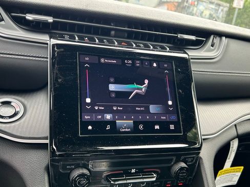 New 2024 Jeep Grand Cherokee Laredo image 12