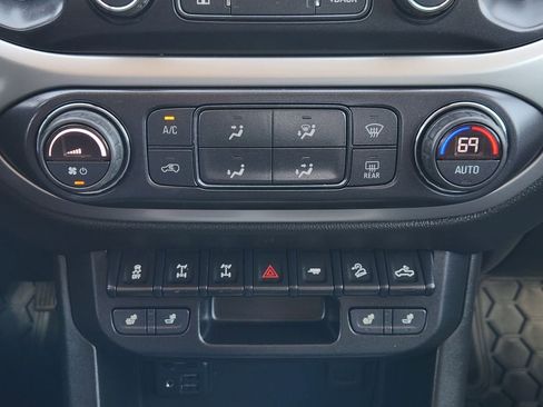 Used 2021 Chevrolet Colorado ZR2 image 20