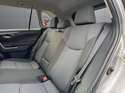 Used 2025 Toyota RAV4 XLE AWD/4WD image 18