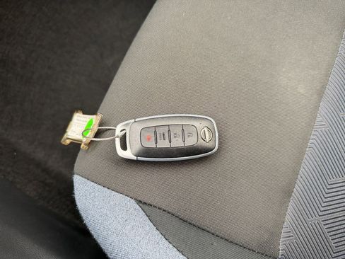 Used 2025 Nissan Versa SV image 21