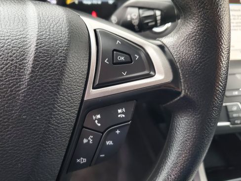 Used 2019 Ford Fusion SE FWD image 17