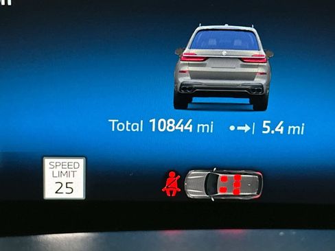 Used 2025 BMW X7 M60i image 26