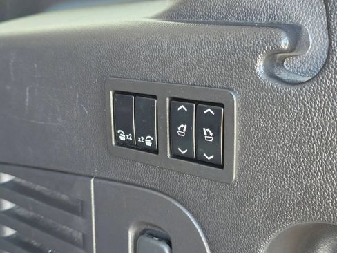 Used 2015 Chevrolet Suburban LTZ RWD image 33