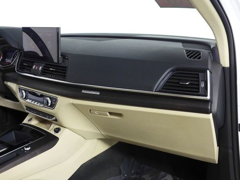 Used 2023 Audi Q5 2.0T Premium w/ Convenience Package image 14