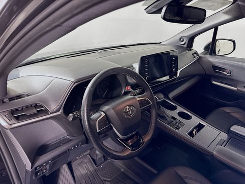 Certified 2022 Toyota Sienna XSE image 9