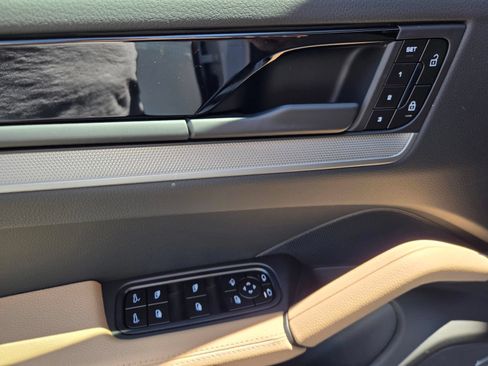 New 2026 Porsche Cayenne AWD/4WD image 21