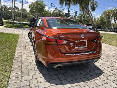 Used 2022 Nissan Altima 2.5 SR FWD image 12