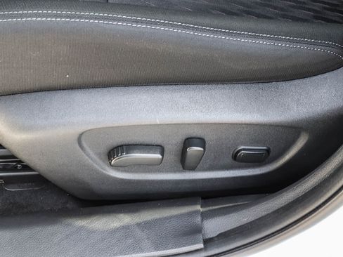 Used 2017 Nissan Rogue SV FWD image 29