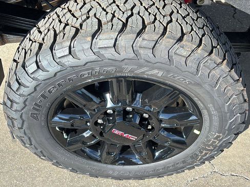 New 2026 GMC Sierra 2500 AT4 w/ AT4 Premium Plus Package image 12
