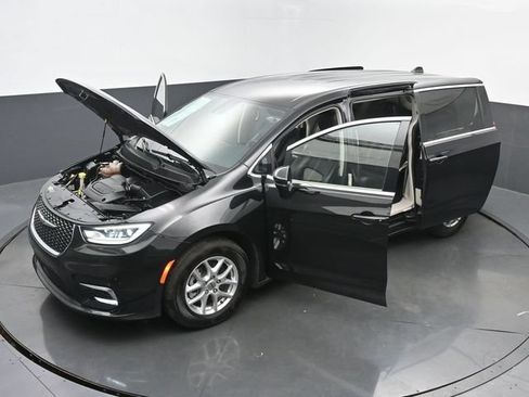Used 2023 Chrysler Pacifica Touring-L FWD image 61