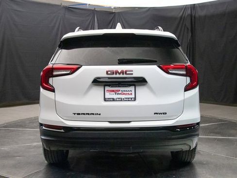 Used 2024 GMC Terrain SLE w/ Elevation Edition AWD/4WD image 12