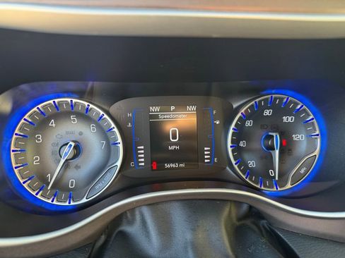 Used 2023 Chrysler Voyager LX image 13