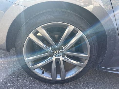 Used 2018 Volkswagen Passat 2.0T R-Line image 17