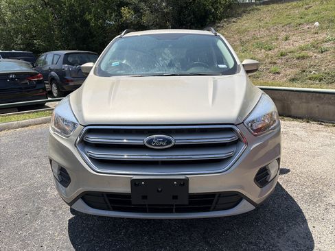 Used 2018 Ford Escape SE w/ SE Sync 3 Package FWD image 8