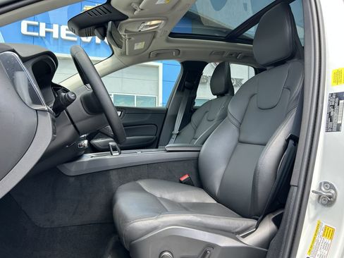 Used 2025 Volvo XC60 B5 Core w/ Protection Package Premier AWD/4WD image 13