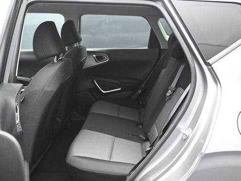 Used 2025 Kia Soul LX w/ LX Technology Package FWD image 24
