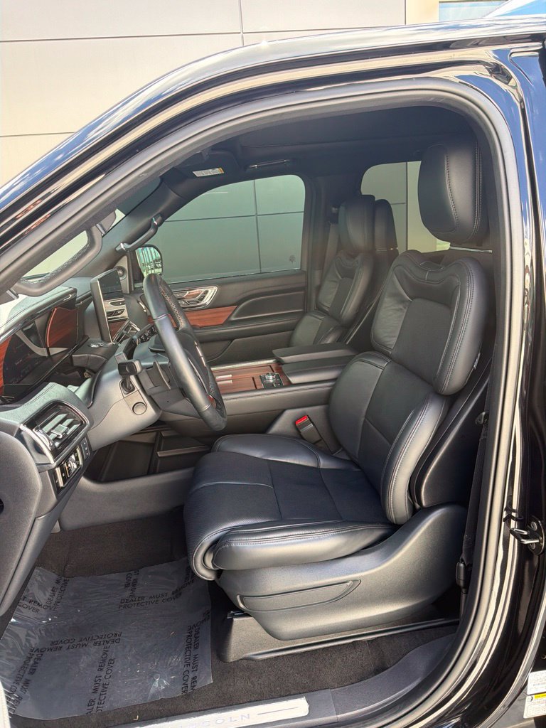 Used 2024 Lincoln Navigator Reserve AWD/4WD image 7