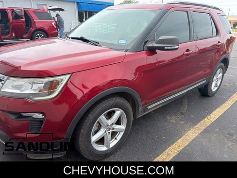 Used 2019 Ford Explorer XLT w/ Equipment Group 202A image 2