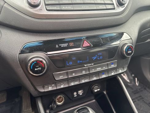 Used 2016 Hyundai Tucson Limited w/ Option Group 03 FWD image 24