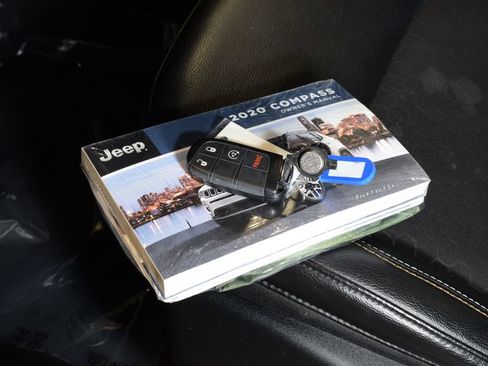 Used 2020 Jeep Compass Latitude FWD image 39