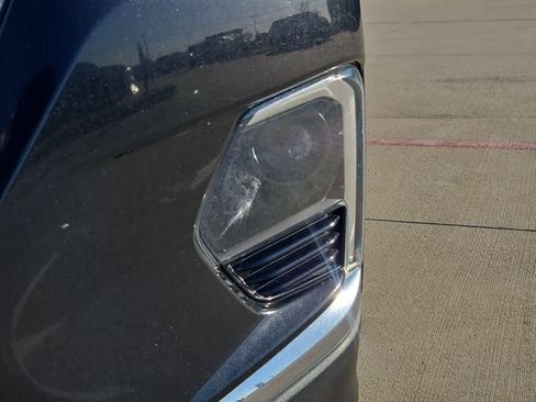 Used 2023 Chevrolet Traverse LT image 10