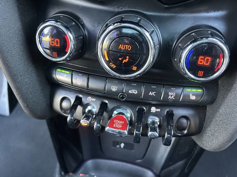 Used 2019 MINI Cooper 2-Door Hardtop image 18