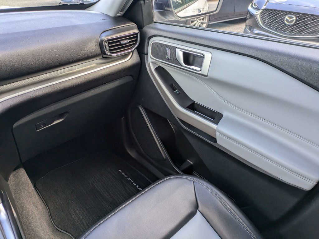 Used 2023 Ford Explorer XLT w/ Equipment Group 202A RWD image 18
